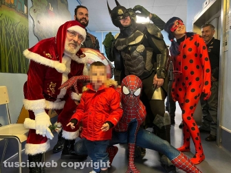 Viterbo - Babbo Natale al reparto Pediatria Belcolle