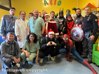 Viterbo - Babbo Natale al reparto Pediatria Belcolle