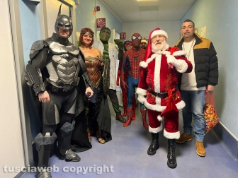 Viterbo - Babbo Natale al reparto Pediatria Belcolle