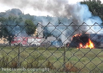Autocarro in fiamme a Capodimonte