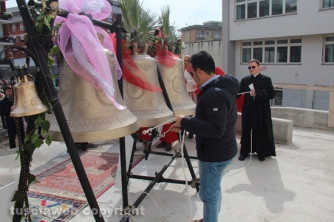 La benedizione delle campane di Villanova - Andrea fa suonare le campane