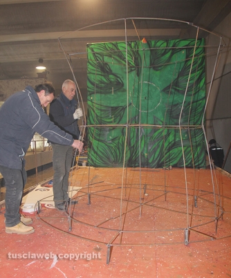 Il backstage dei carri allegorici