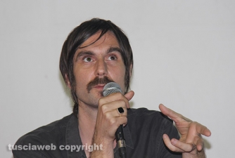 Bianconi dalla musica alla letteratura - Il frontman dei Baustelle a Viterbo per Caffeina
