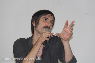 Bianconi dalla musica alla letteratura - Il frontman dei Baustelle a Viterbo per Caffeina