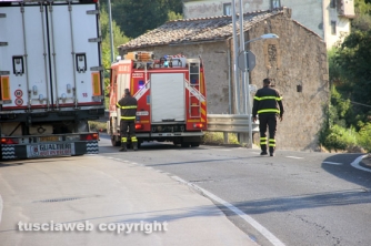 Bilico bloccato in via Genova