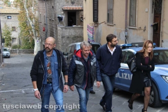 Bimba morta in casa, la polizia in azione