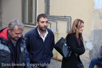 Bimba morta in casa, la polizia in azione