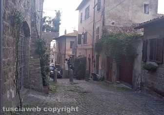 Viterbo - Bimba di tre mesi trovata morta in casa