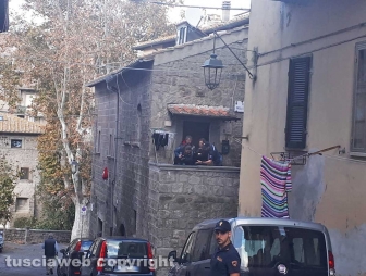 Viterbo - Bimba di tre mesi trovata morta in casa