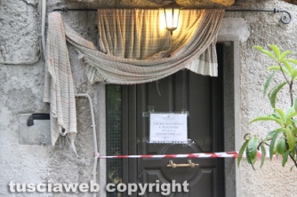 La casa posta sotto sequestro