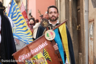 Viterbo - Il corteo dei boccioli, rosine e mini facchini di Santa Rosa
