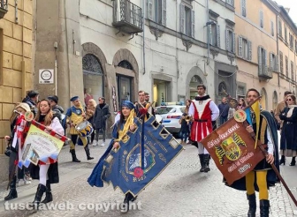 Viterbo - Il corteo dei boccioli, rosine e mini facchini di Santa Rosa