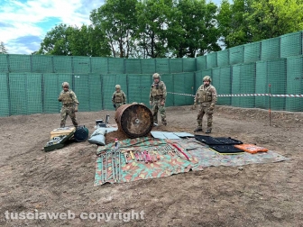 Viterbo - Gli artificieri sul posto