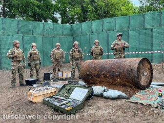 Viterbo - Gli artificieri sul posto