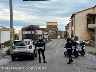 Viterbo - Disinnesco della bomba - Polizia locale controlla la circolazione
