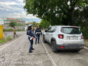 Viterbo - Disinnesco della bomba - Polizia locale controlla la circolazione