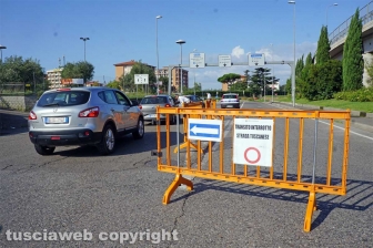Bomba all'aeroporto, zona rossa evacuata