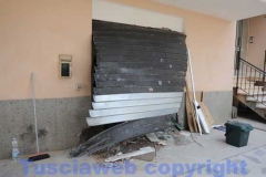 La saracinesca divelta dalla bomba