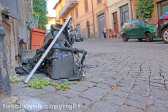Viterbo - Bomba incendiaria nel centro storico