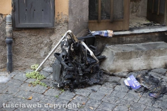 Viterbo - Bomba incendiaria nel centro storico