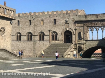 Viterbo - Ferragosto - Turisti in città