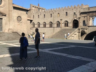 Viterbo - Ferragosto - Turisti in città