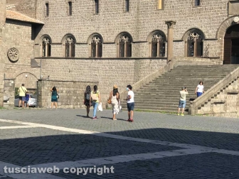 Viterbo - Ferragosto - Turisti in città