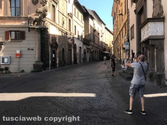 Viterbo - Ferragosto - Turisti in città