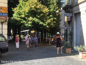 Viterbo - Ferragosto - Turisti in città