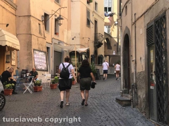 Viterbo - Ferragosto - Turisti in città