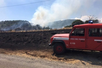 Bosco in fiamme a Latera