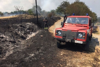Bosco in fiamme a Latera