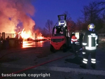 Fabrica di Roma - Incendio all'isola ecologica