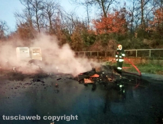 Fabrica di Roma - Incendio all'isola ecologica