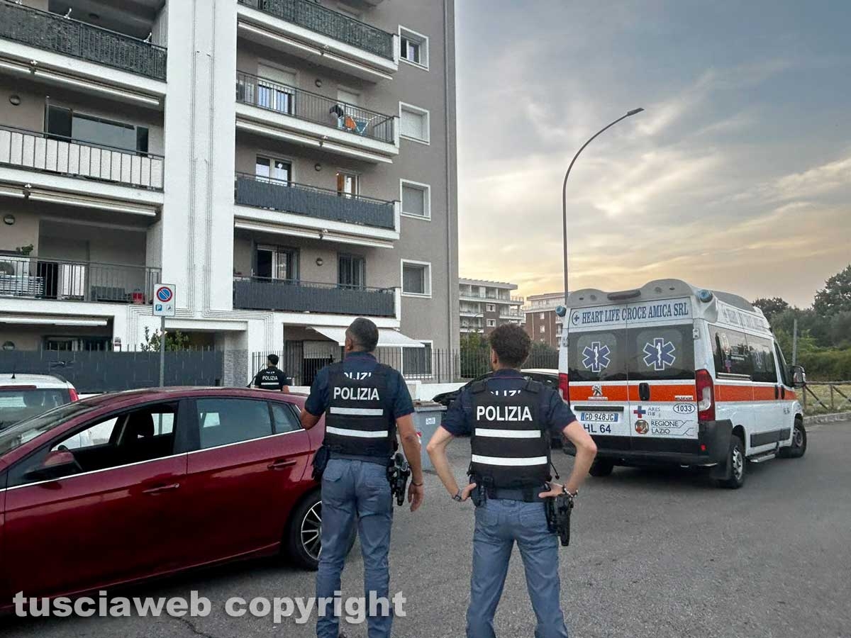Viterbo - Santa Barbara - Uomo si barrica in casa - L'ambulanza del 118