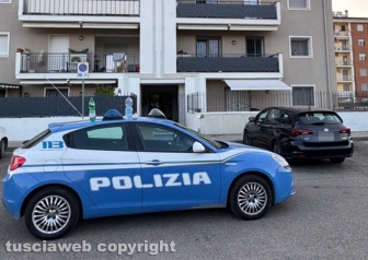 Uomo si barrica in casa