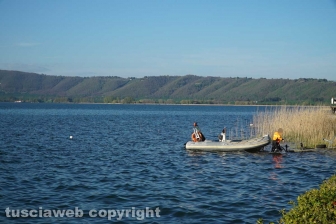 Cadavere emerge dal lago di Vico