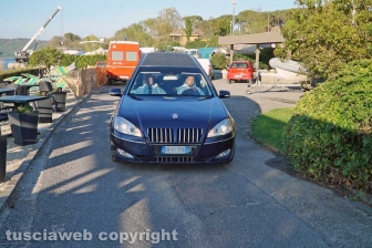 Cadavere emerge dal lago di Vico