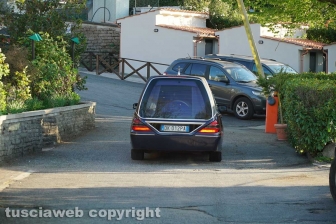 Cadavere emerge dal lago di Vico