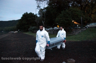 Ronciglione - Cadavere pescato nel lago di Vico - Il recupero del corpo