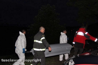 Ronciglione - Cadavere pescato nel lago di Vico - Il recupero del corpo