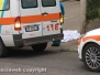 Cade e muore per strada