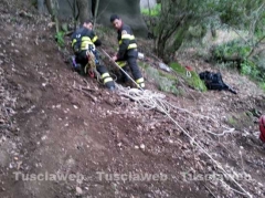 66enne cade in un burrone, le immagini dell'intervento di soccorso