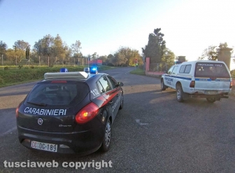 Montefiascone - Il cavo telefonico pericolante sulla Cassia - L'intervento dei carabinieri e della protezione civile