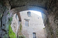 Calcata - Arco all\'entrata del centro storico
