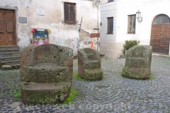 Sculture in tufo