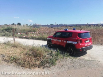 Viterbo - Cadono calcinacci in strada S. Lazzaro - I vigili del fuoco