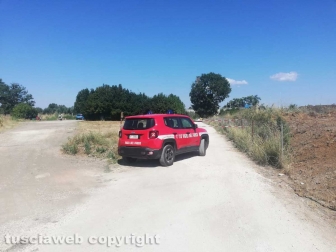 Viterbo - Cadono calcinacci in strada S. Lazzaro - I vigili del fuoco