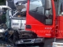 Camion contro autobus, decine di feriti