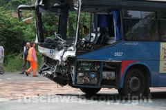 Lo scontro camion-autobus